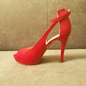 Nine West peeptoe ankle strap platform heels